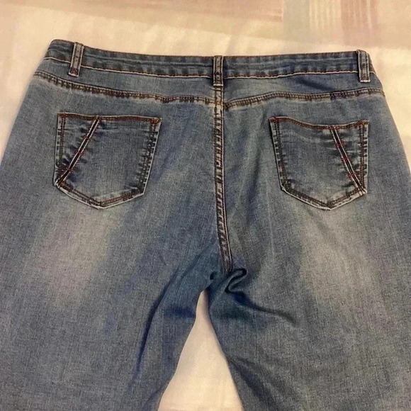 Scorpion 🦂  embroidery fancy denim jeans 👖 for ladies - Picture 5 of 5